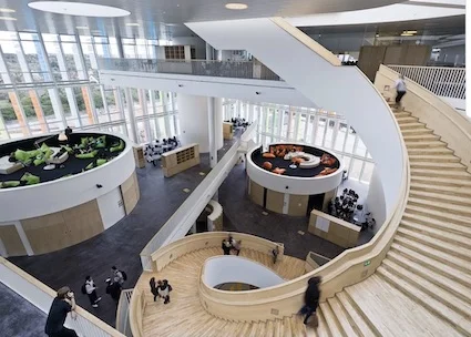 School japan binnnen chillplekken