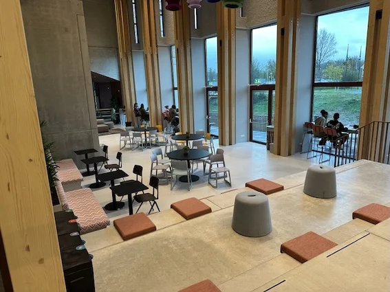 Blik van boven op grand cafe
