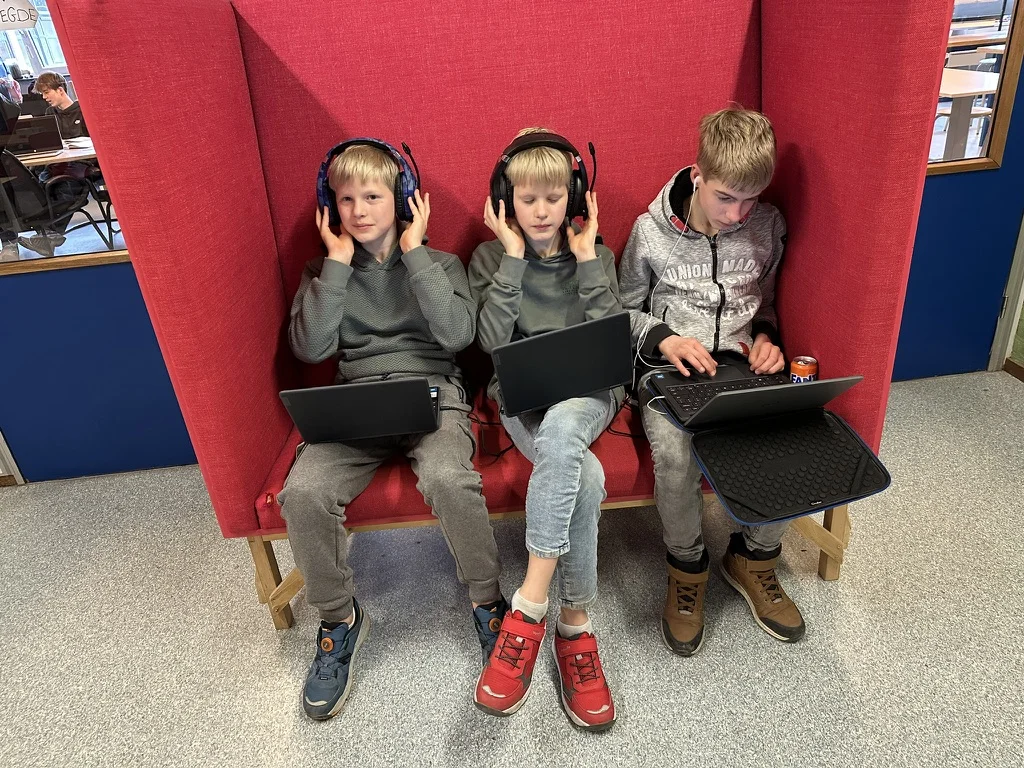 De drie jonge jongens