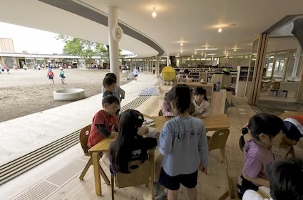 School japan overdekte buitenruimtes