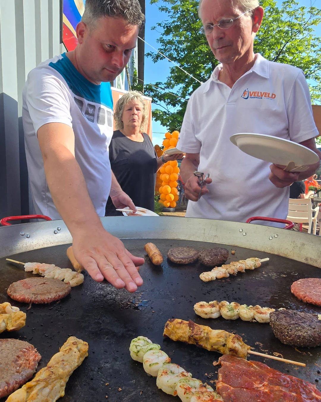 Geslaagde toernooi-BBQ voor Damster Tennisvereniging 't Fivelveld
